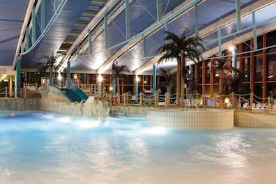 The Lausitztherme features a Caribbean wave pool.