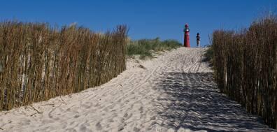 A landmark of Schiermonnikoog: The red lighthouse was already built in 1853.