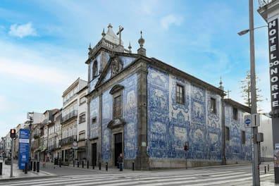 Almost 16,000 azulejo tiles were applied in the Chapel of Souls in Porto.