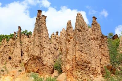 The columns of Davolja Varos reach heights of two to 15 meters and resemble devil's horns and demonic sculptures.