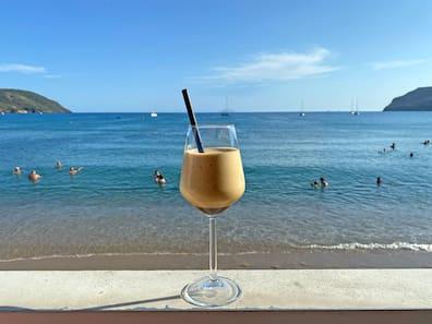 A Caffè Shakerato at the 'Miramar Bistro', which stands on stilts over the beach of Lacona.