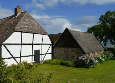 The farmhouses on Tunø are picturesquely beautiful.