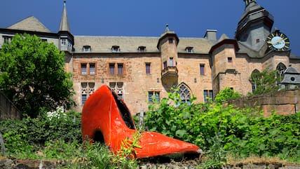 Rucke di gu, rucke di gu: During your tour through Marburg, you're sure to find Cinderella's lost shoe. But you should opt for sneakers instead of pumps - there's a lot of cobblestone.