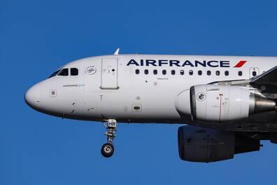 Every day alone in France, more than 57,000 people are on planes. Now Air France wants to offset CO2 emissions from domestic flights. (Symbol photo)