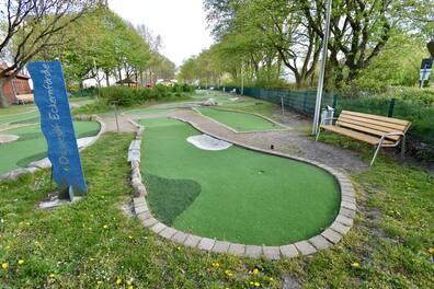 Eckernförde's small golf course with artificial turf lanes and planted dunes borders the spa park and beach promenade.