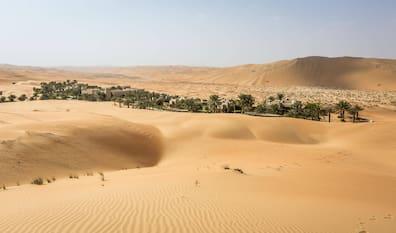 Desert resort hotel Anantara Qasr Al Sarab, surrounded by high sand dunes, Oasis Liwa, Al Gharbia, Empty Quarter, Rub al-Khali sand desert, United Arab Emirates.