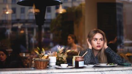 Happy time: Sitting cozy in a café and watching the people rushing by outside.