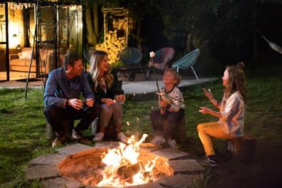 After an exciting day, you can reflect on the events by the campfire and roast marshmallows.