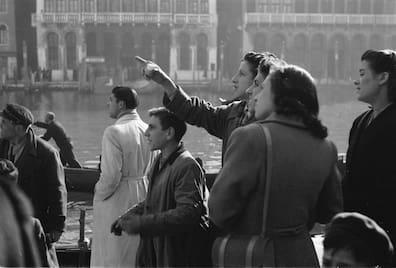 Exciting impressions: Visitors touring Venice in 1954.