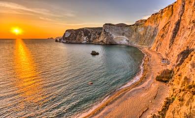 The Chiaia di Luna Bay on Ponza reveals fascinating light at any time of day.