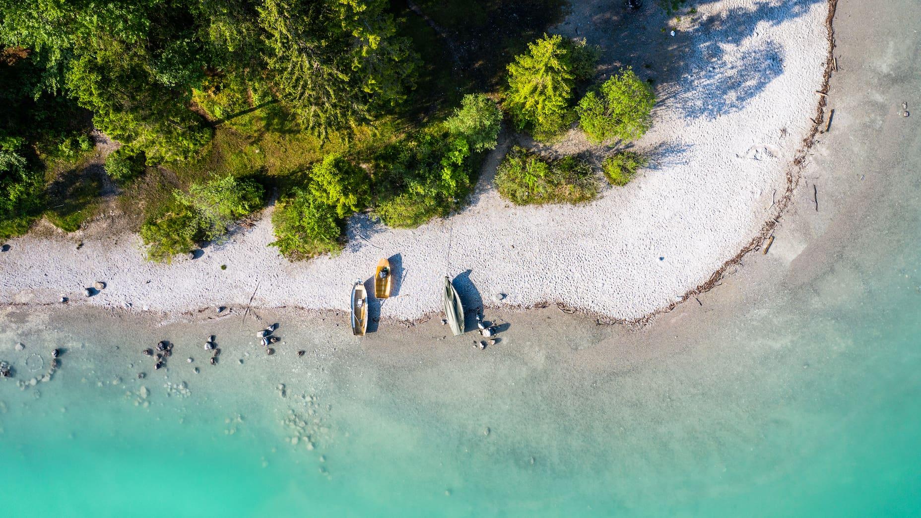 Beach vibes like at the ocean, and that's in Bavaria! View of the beach at Lake Walchensee.