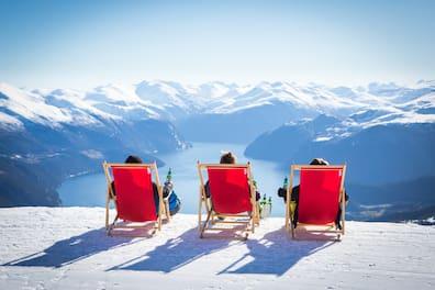 In the Strandafjellet ski area, picturesquely located on the west coast, the season often lasts even until June.