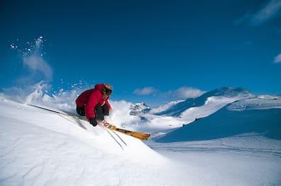 In Hemsedal, winter sports fans can ski down from three peaks into the valley.