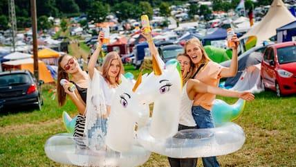 At many festivals in Germany, the vacation vibe is palpable, like at the Sonnemondsterne Festival.