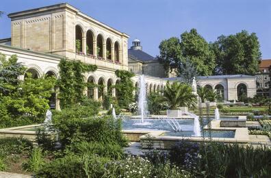 The arcade building in the Bavarian state spa of Bad Kissingen was built between 1834 and 1838 on the west side of the spa garden according to the plans of architect Friedrich von Gärtner.