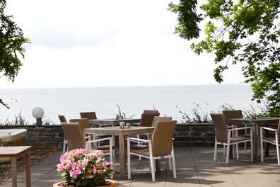 From the terrace of Badehaus Goor you can enjoy the view of the Greifswald Bodden.