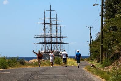 The stay on Dominica is coming to an end, and guests return to the Sea Cloud.