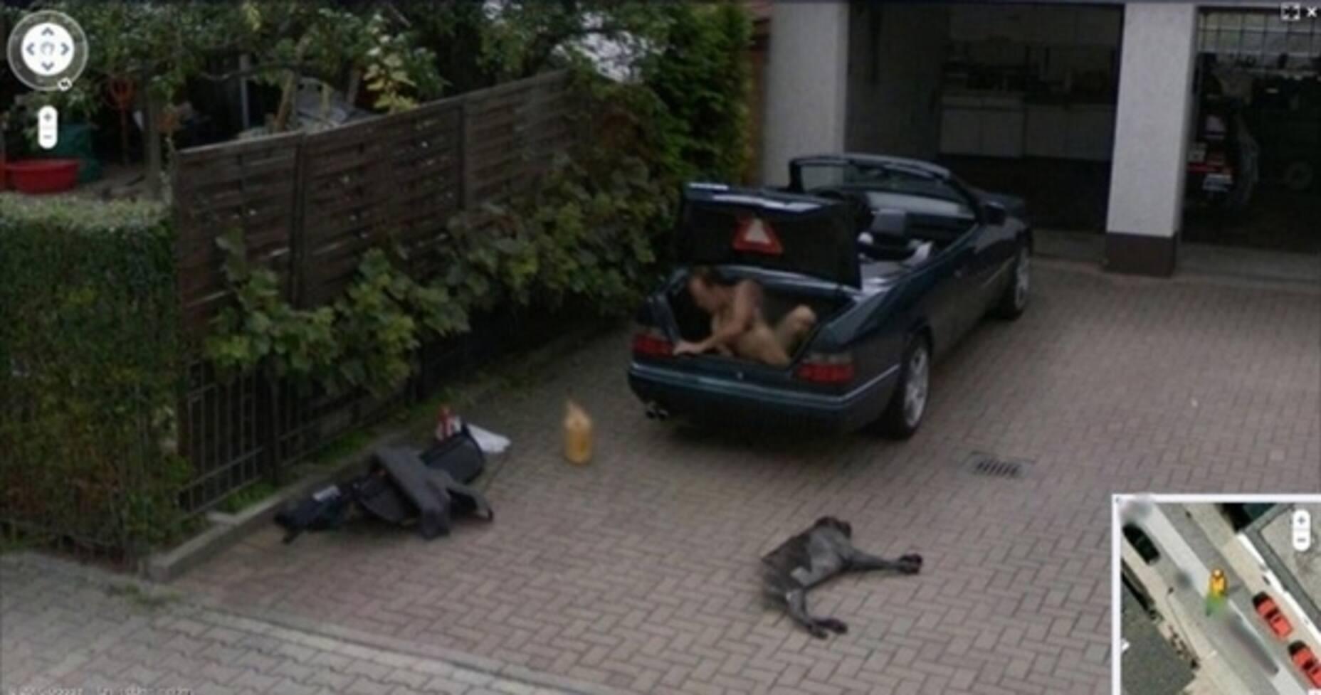 This looks like a hangover: a naked man in the trunk.