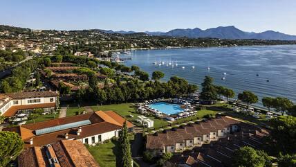 The Splendido Bay Luxury Spa Resort is located directly on Lake Garda.