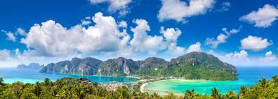 Breathtaking beaches and impressive limestone cliffs: the Phi Phi Don Island.