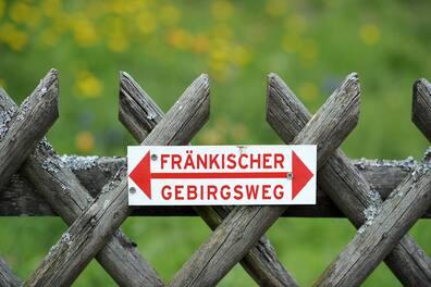 The Franconian Mountain Trail stretches over 425 kilometers through Frankenwald, the Fichtelgebirge, the Steinwald, Franconian Switzerland, and Hersbrucker Switzerland.