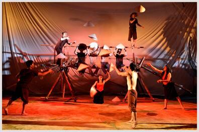 The Winter Variety Show at GOP runs from November 24, 2018, to January 13, 2019, in the Orangerie in Herrenhausen Gardens.