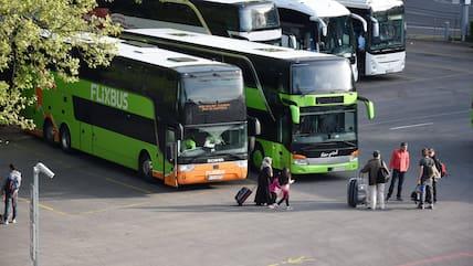 Many intercity bus operators bring their passengers right into the center of the destination city. (Stock photo)