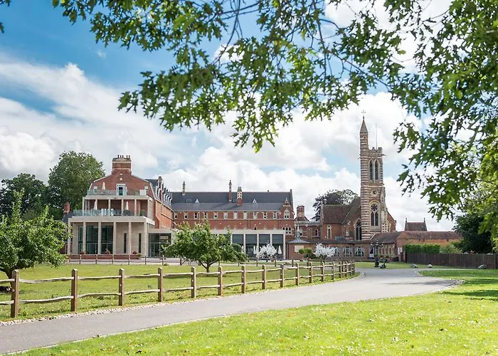 Discover the Perfect Hotels near Worcester Cricket Ground for Your Stay