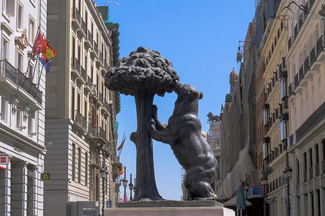 Statue with bear and strawberry tree 