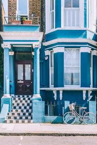 London is a very colourful city. Simply walk around any residential area and you should find little gems like this one....